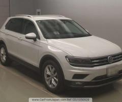 2019 Volkswagen Tiguan ABA-5NCZD